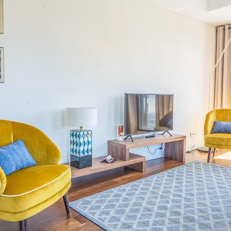 Apartment Plum Guide - The Atlantic Lisbon